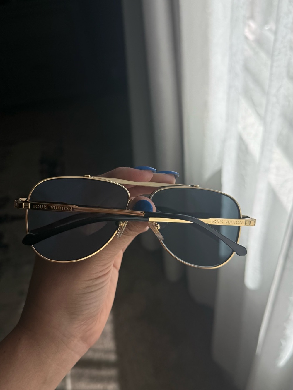 Louis Vuitton Gold Aviator Sunglasses with Dark Lenses - Picture 4 of 11